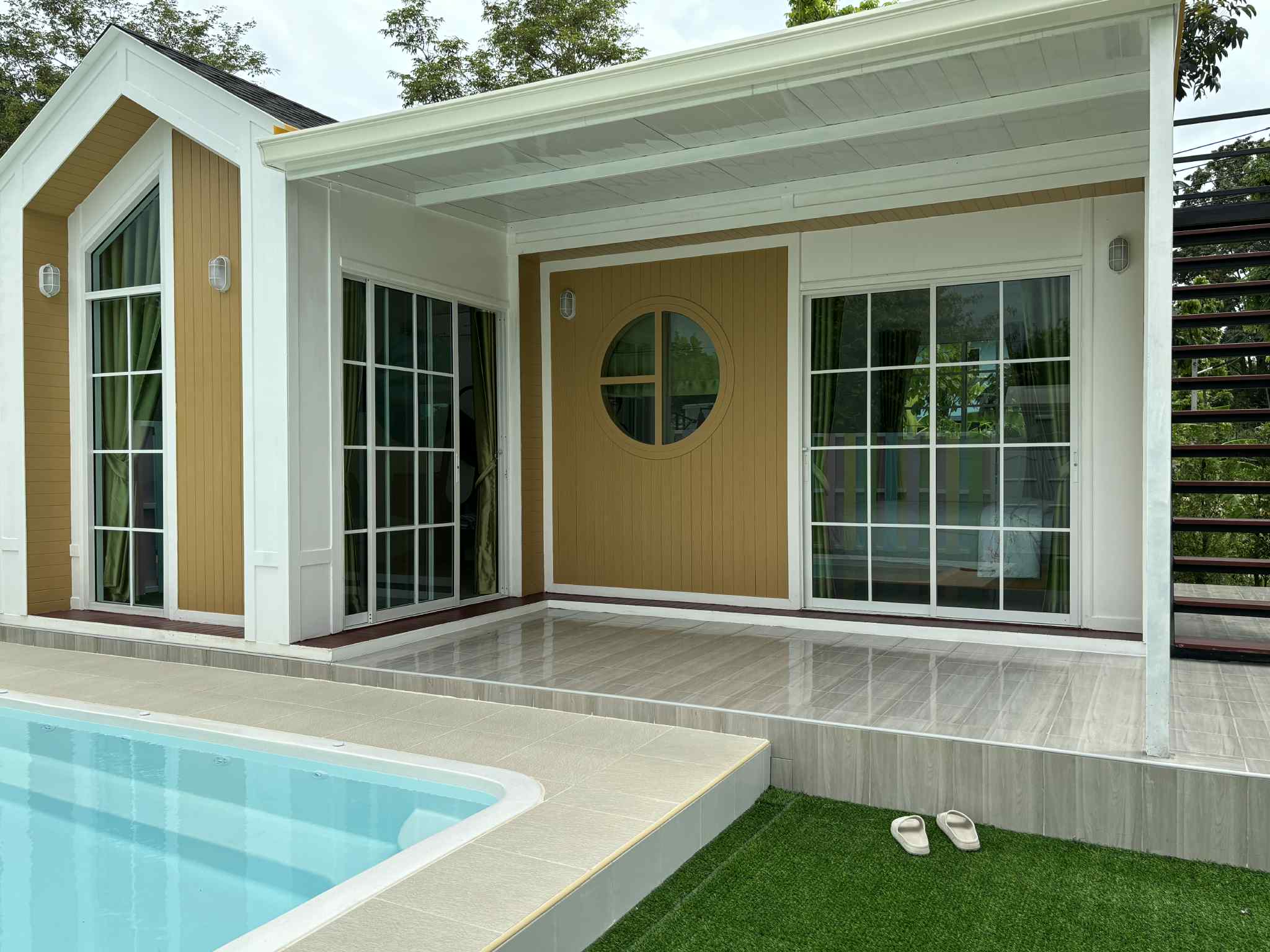 ภาพภายนอกของวิลล่าสไตล์โมเดิร์น